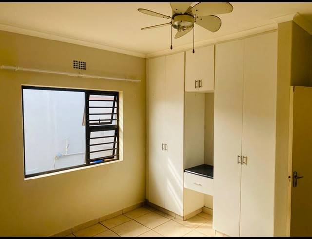 2 BEDROOM PROPERTY TO RENT IN MANABA BEACH